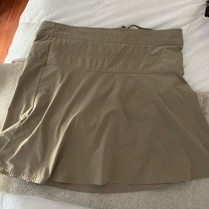 ATHLETA everyday khaki skort. 14.